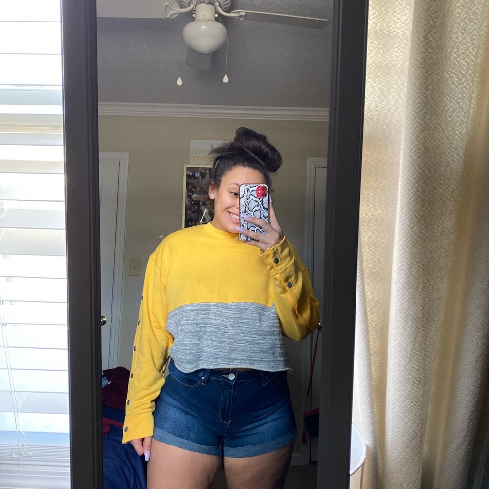 Long sleeve pink cropped top